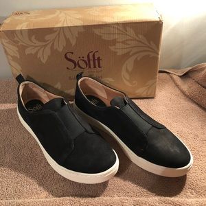 Sofft black sneakers
